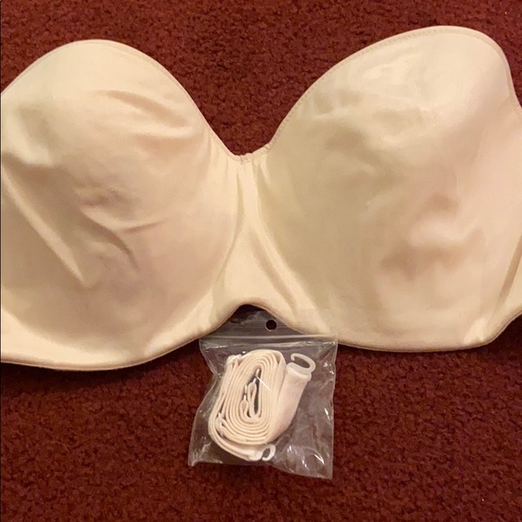 Victoria’s Secret strapless bra